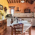 Дом отдыха Tuscan Views,